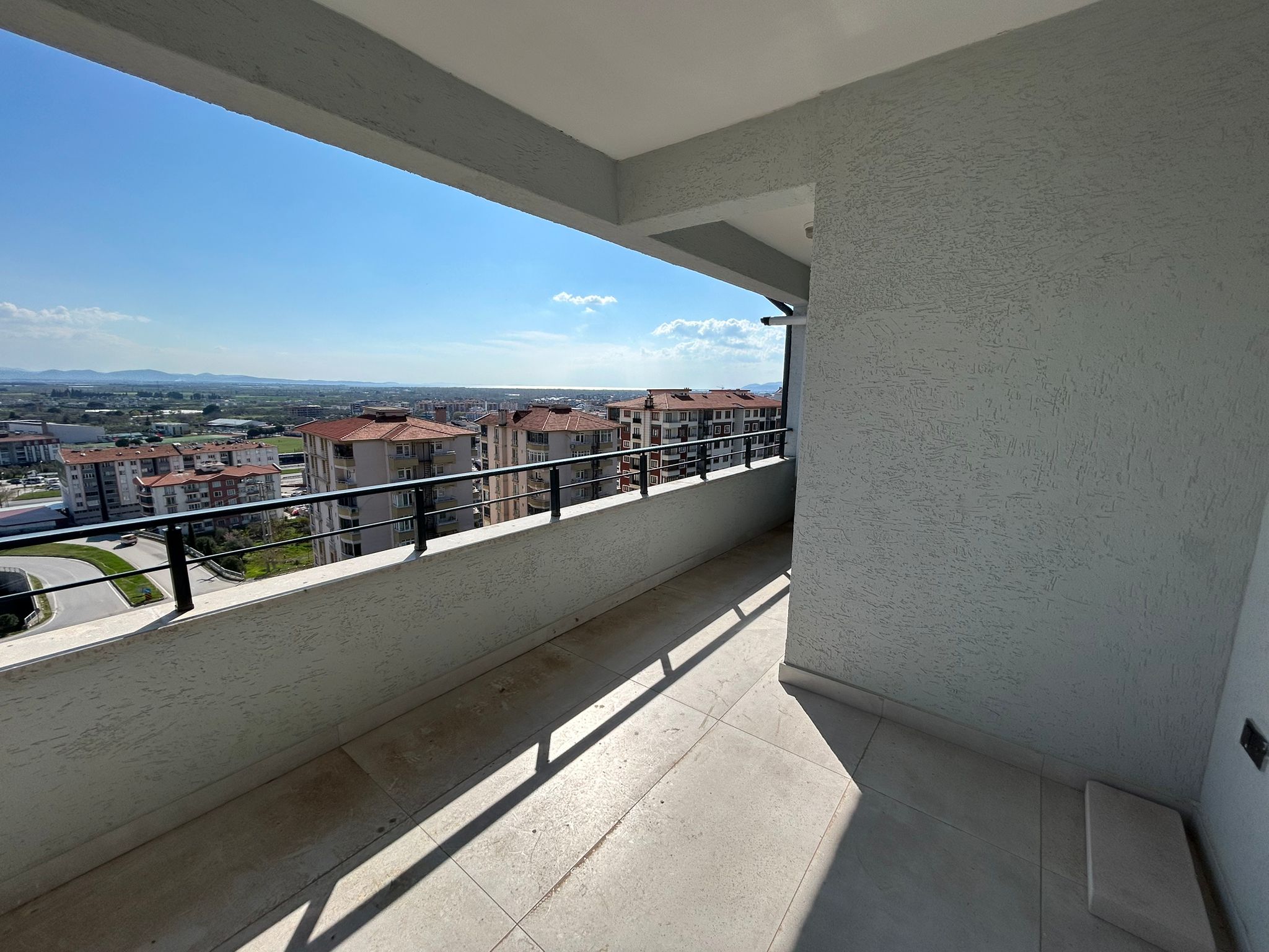 Edremit Atatürk Mahallesi’nde Eşsiz Deniz & Şehir Manzaralı 3+1 Lüks Kiralık Daire!