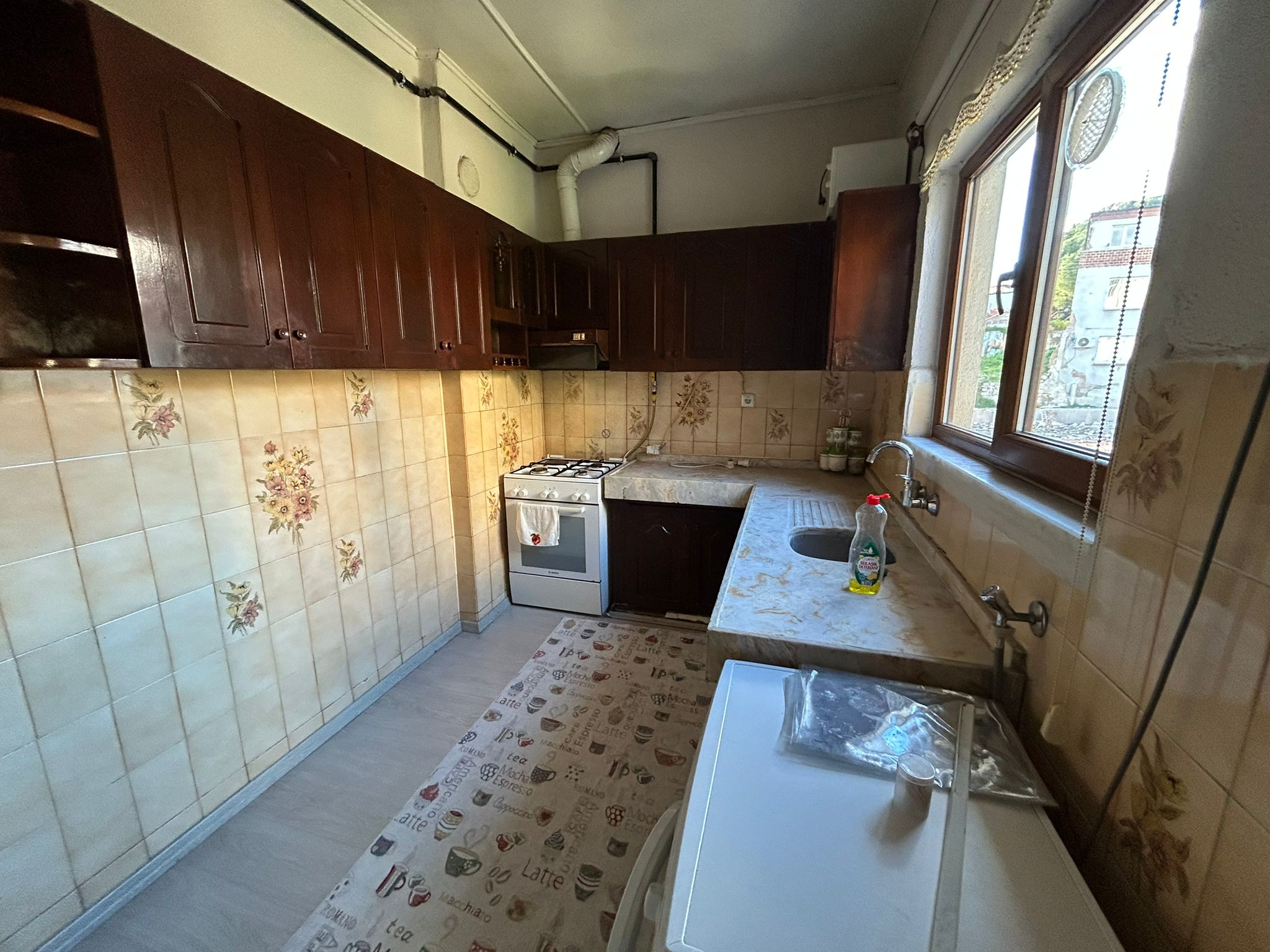 EDREMİT ESKİ BAYRAM YERİ YAKININDA MÜSTAKİL – EŞYALI – 3+1 – KİRALIK EV