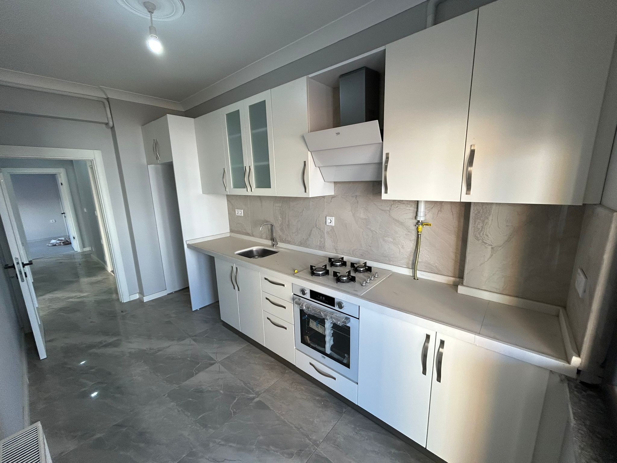 ATATÜRK MAHALLESİ’NİN EN GÜZEL NOKTASINDA! SATILIK 2+1 DAİRE (15numara)