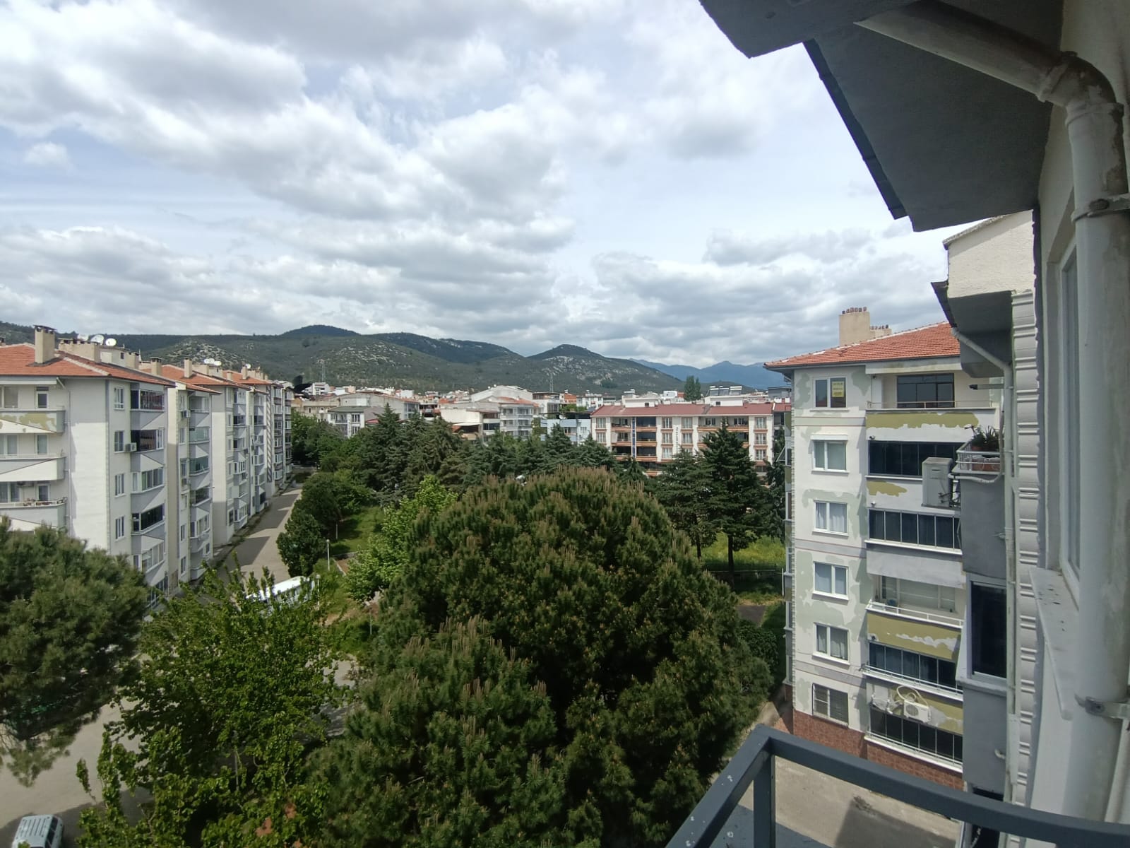 TUZCUMURAT MAHALLESİNDE KİRALIK 2+1 DAİRE – KAZ DAĞLARI MANZARALI