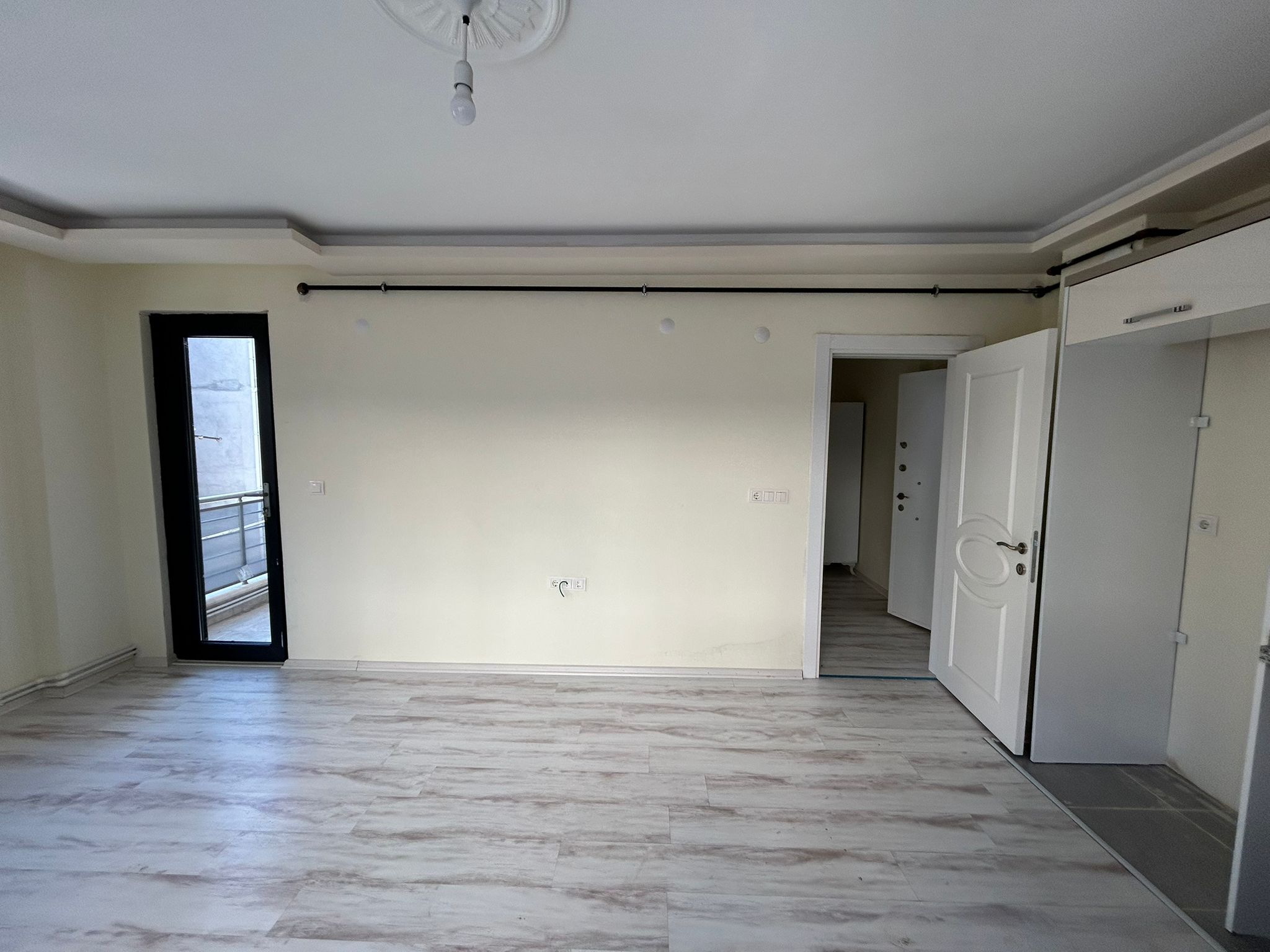 GAZİİLYAS'DA TUGAYA 300 M. KİRALIK 2+1 DAİRE (3 NUMARA)