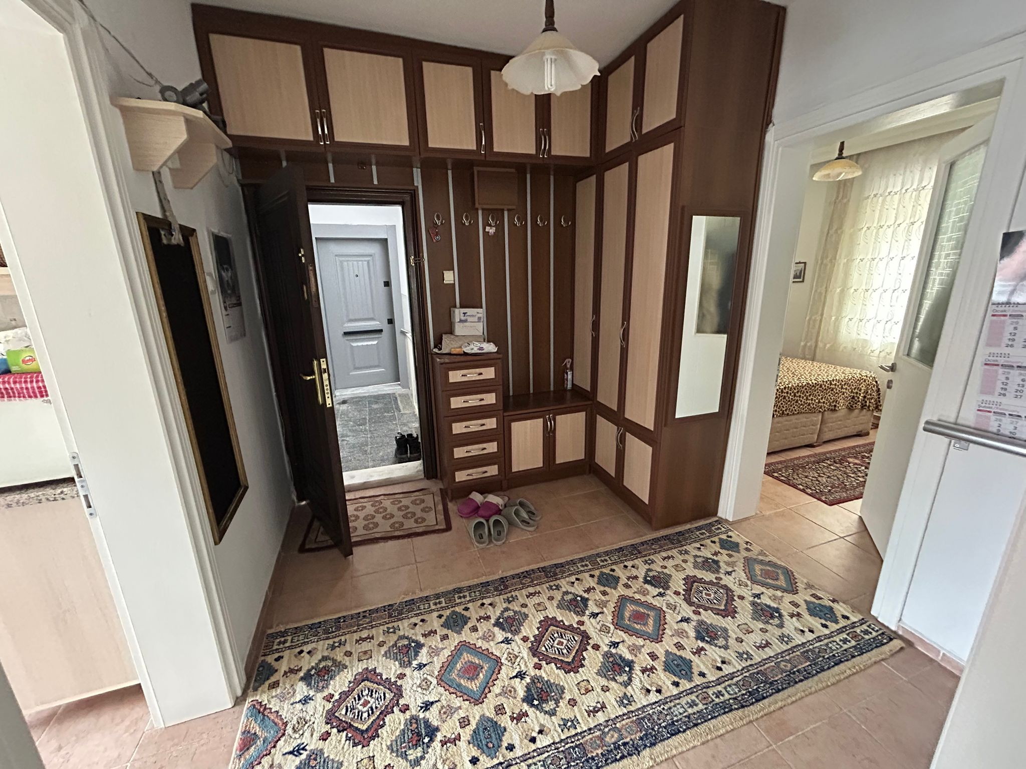 AKÇAY’IN KALBİNDE, DENİZE 100 METRE MESAFEDE 2+1 EŞYALI KİRALIK DAİRE!