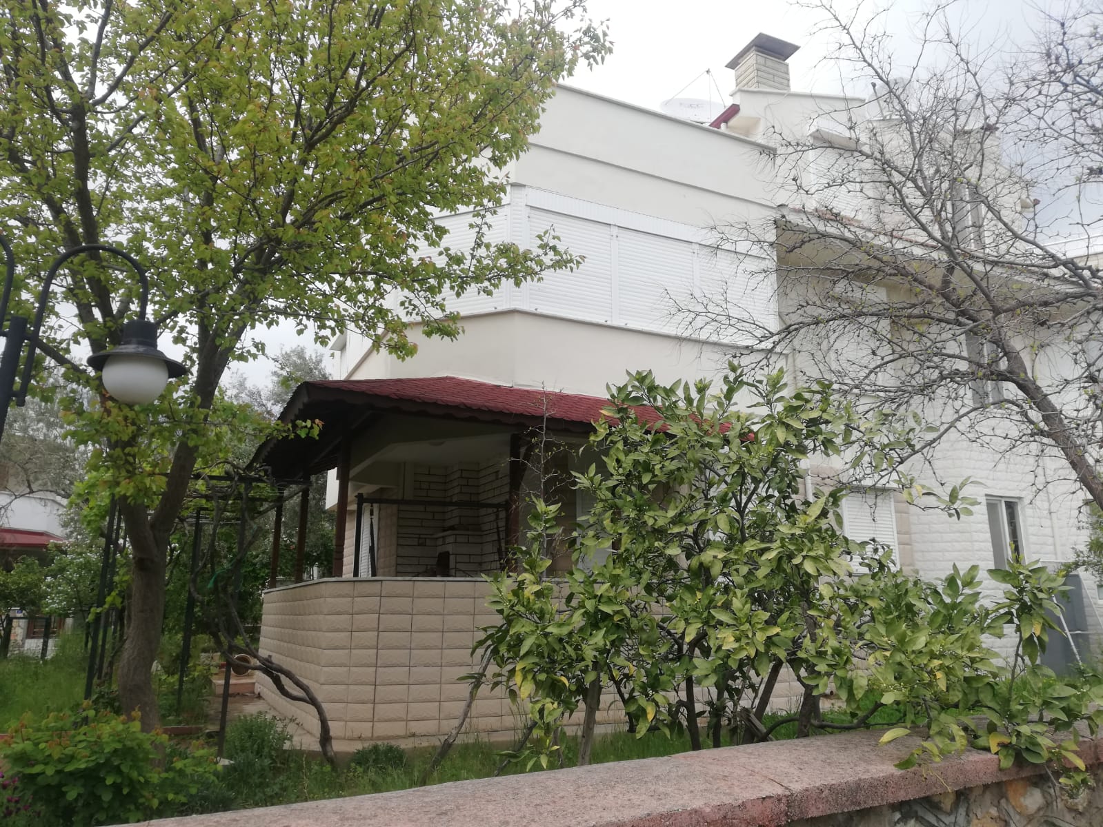 GÜRE'DE SİTE İÇERİSİNDE SATILIK 4+1 TRİPLEKS VİLLA