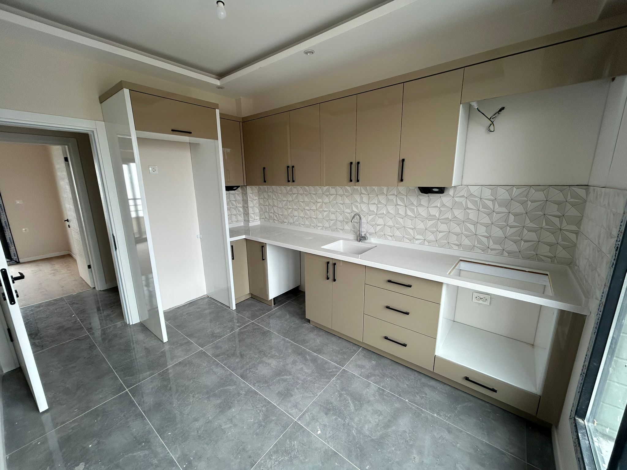 BALIKESİR EDREMİT CAMİVASAT MAHALLESİNDE SATILIK 2+1 DAİRE