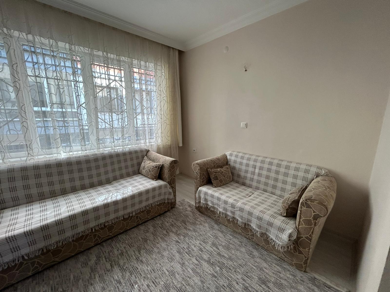 GAZİİLYAS MAHALLESİNDE EŞYALI BAHÇELİ KİRALIK 2+1 DAİRE