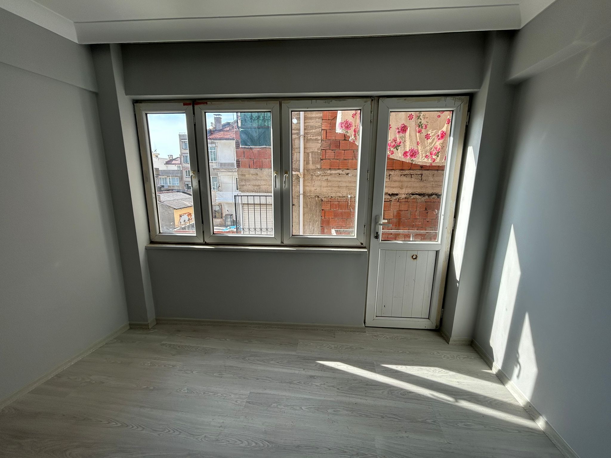 Sıfırdan Yenilenmiş Satılık 1+1 Daire