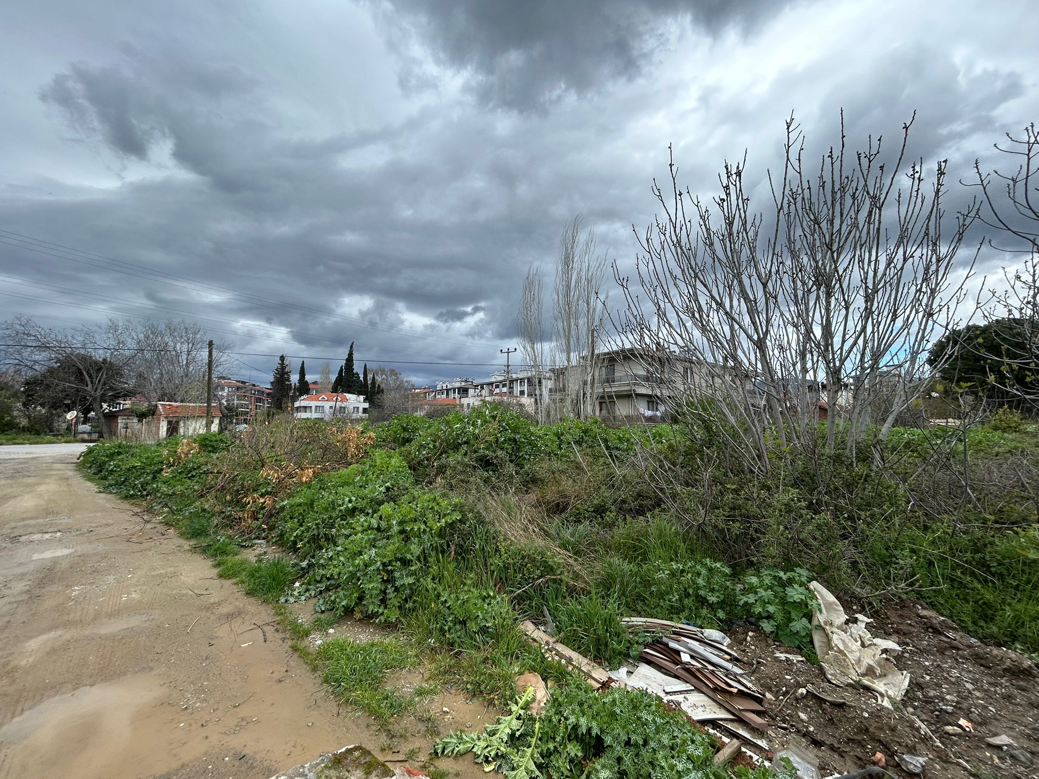 EDREMİT CENNETAYAĞI MAHALLESİNDE KÖŞE PARSEL SATILIK ARSA