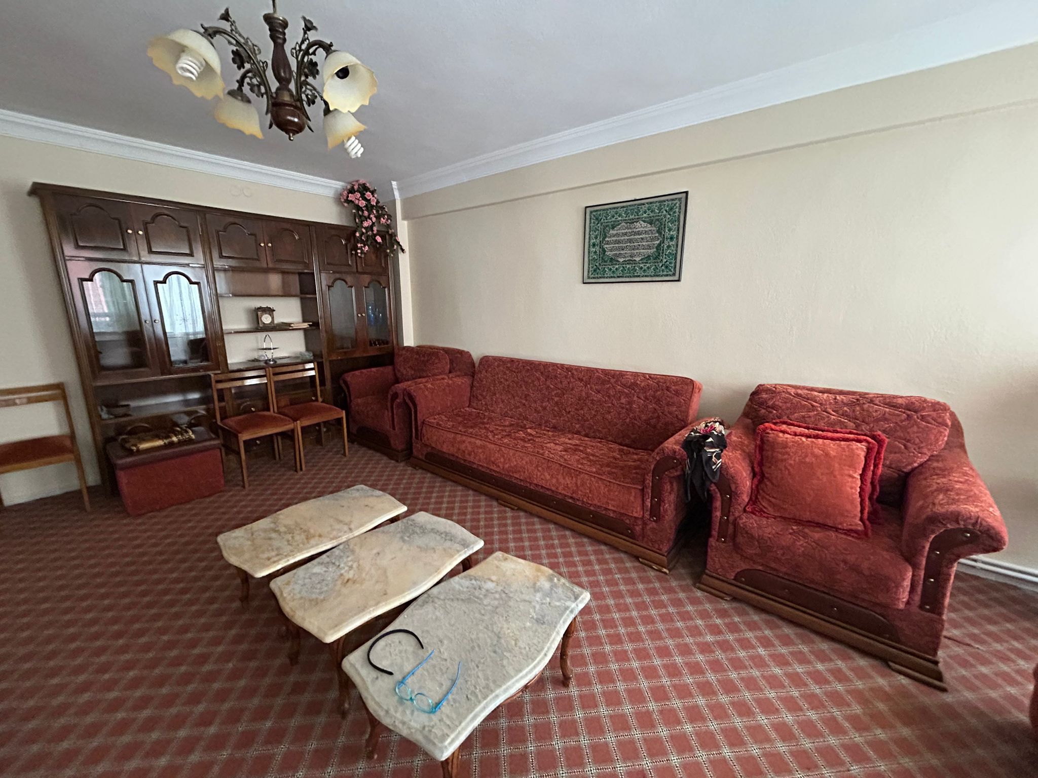 EDREMİT CUMHURİYET MAHALLESİ’NDE EŞYALI KİRALIK 3+1 DAİRE