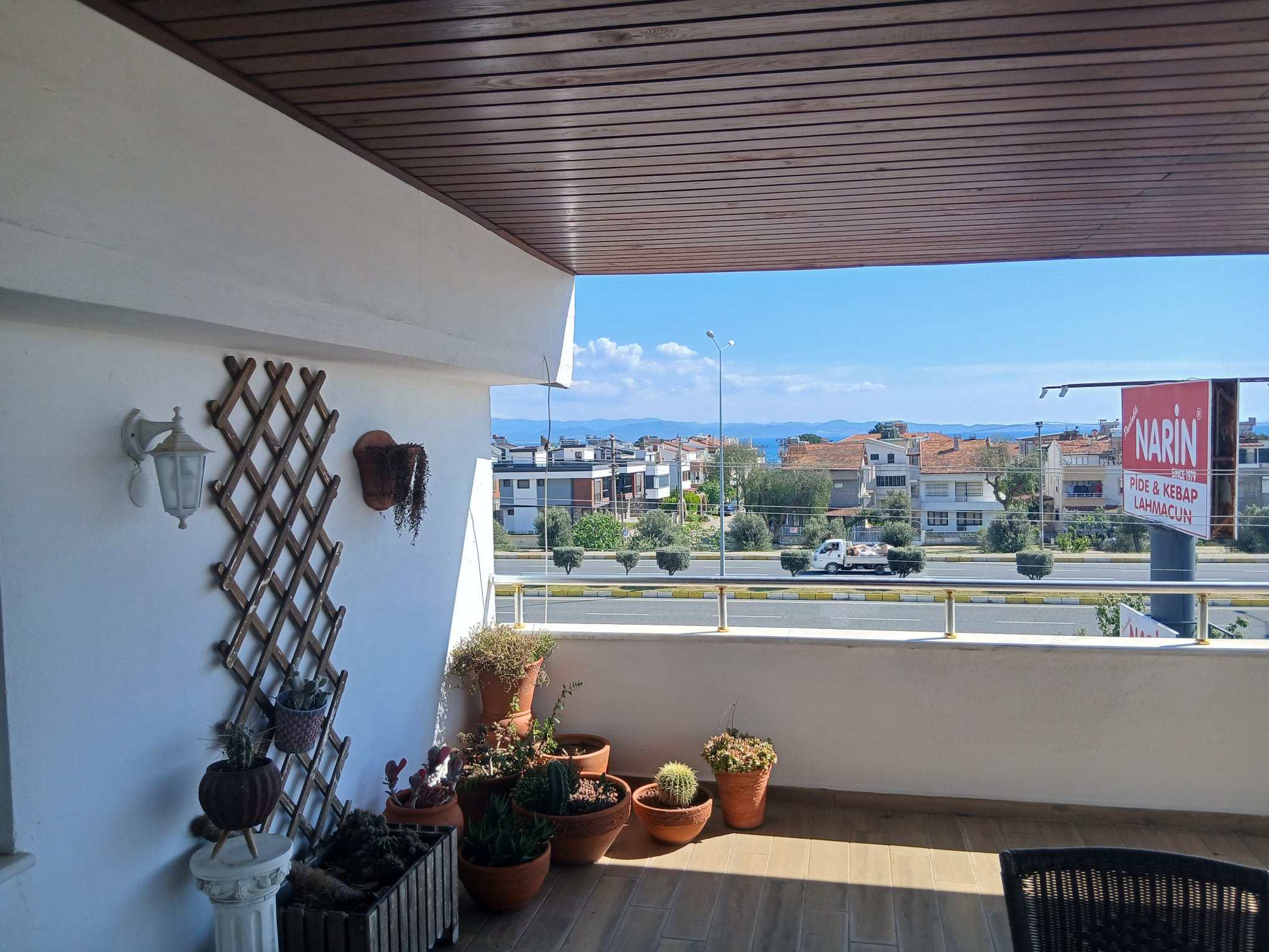 AKÇAY GÜRE’DE, ANA YOL ÜZERİNDE KOMPLE SATILIK BİNA HARİKA YATIRIM FIRSATI!