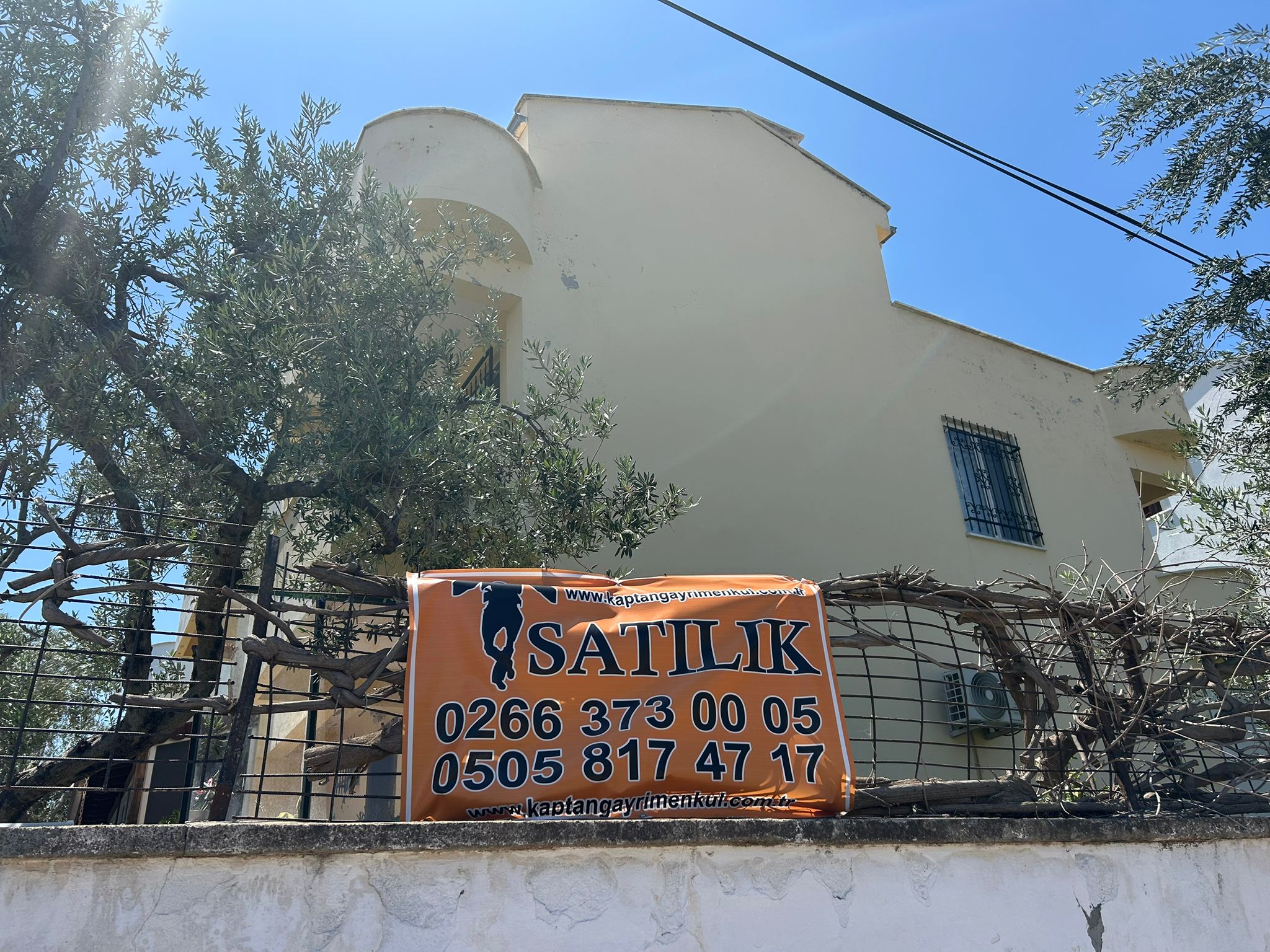 Güre 'de Satılık 4+1 Yüzme Havuzlu Tripleks Villa
