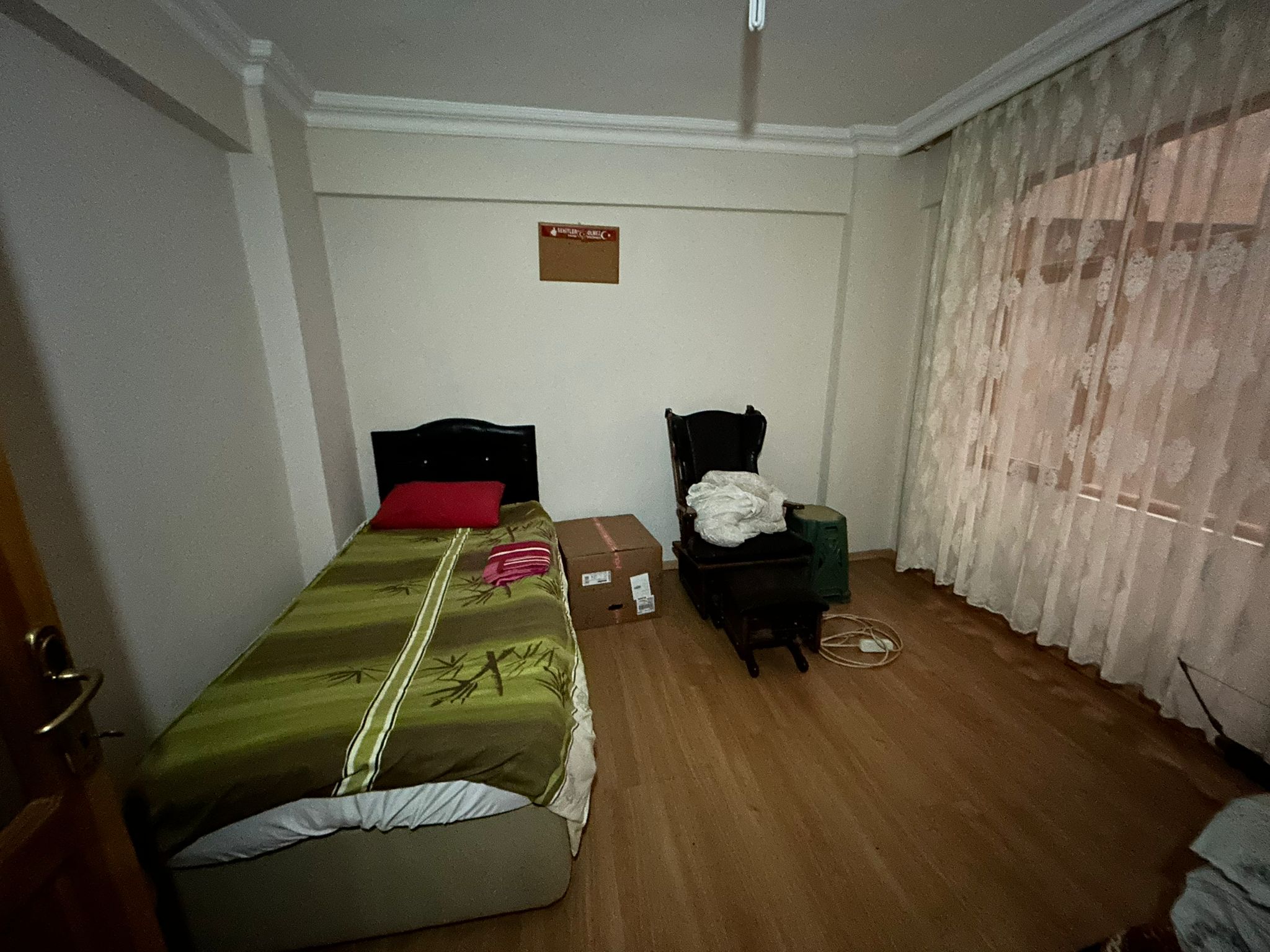 Eşyaları Hazır, Konforu Tam: Cumhuriyet Mahallesi’nde 2+1 Ara Kat