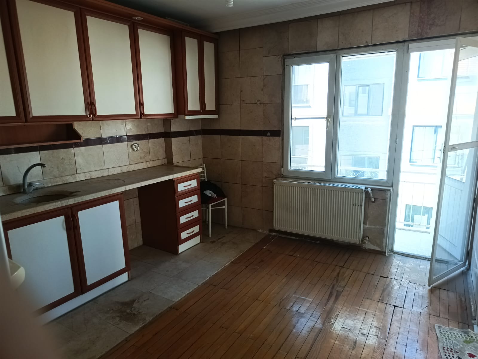 CAMİVASAT MAHALLESİNDE SATILIK 2+1 DAİRE