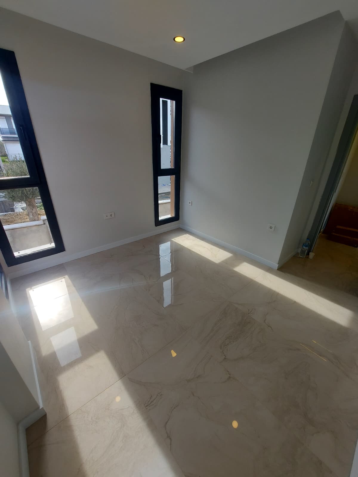 DENİZİ UYANDIĞINIZ AN GÖRÜN! KARAAĞAÇ SAHİLDE ÖZEL HAVUZLU 4+1 VİLLA