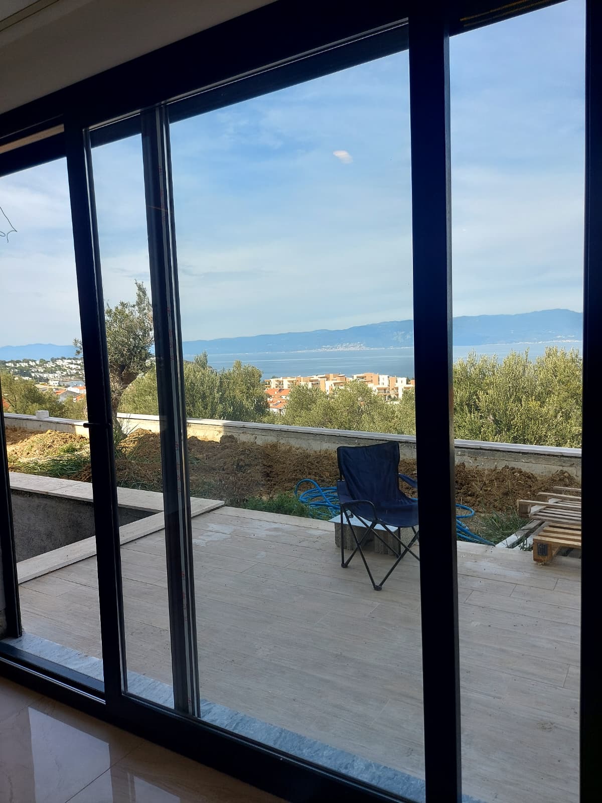 DENİZİ UYANDIĞINIZ AN GÖRÜN! KARAAĞAÇ SAHİLDE ÖZEL HAVUZLU 4+1 VİLLA