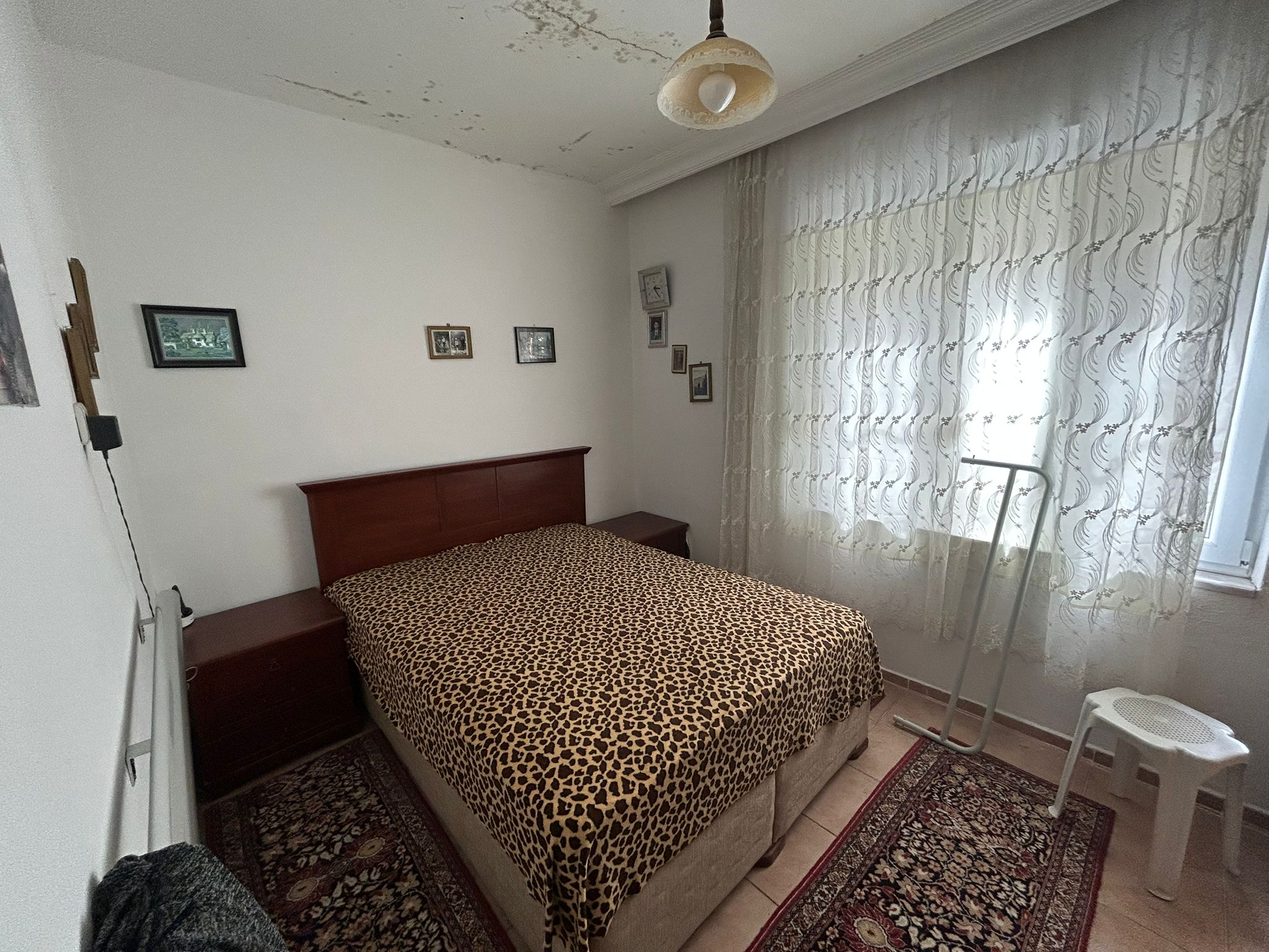 AKÇAY’IN KALBİNDE, DENİZE 100 METRE MESAFEDE 2+1 EŞYALI KİRALIK DAİRE!