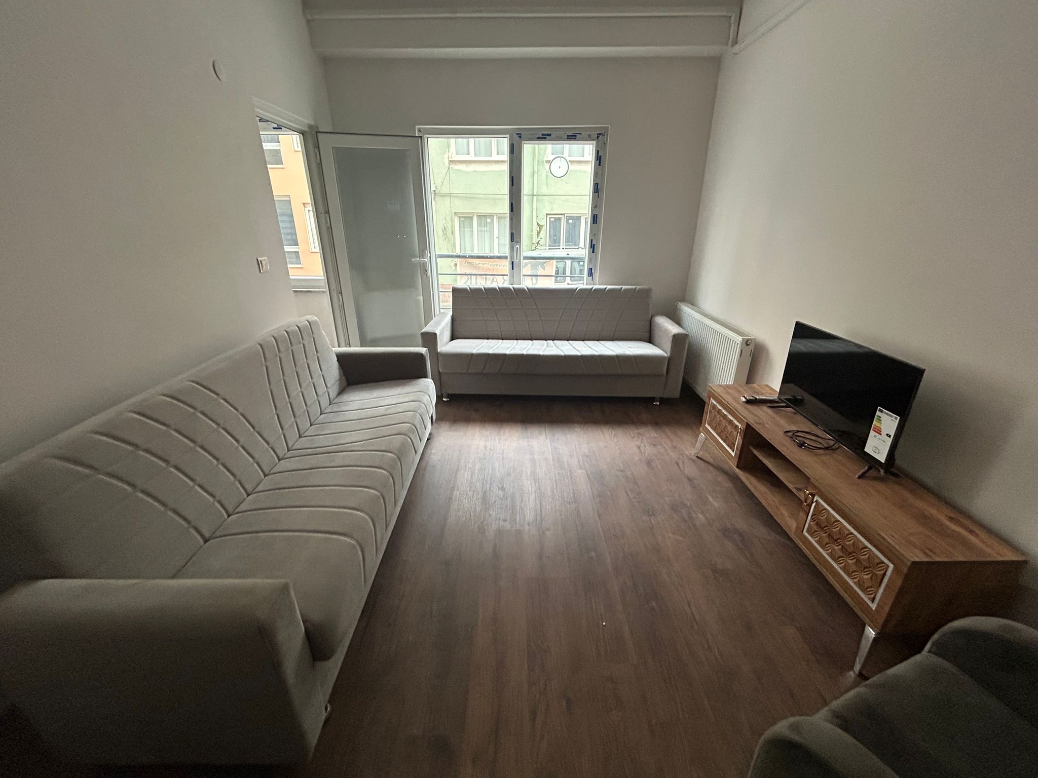 CUMHURİYET MAHALLESİNDE EŞYALI KİRALIK 1+1 DAİRE