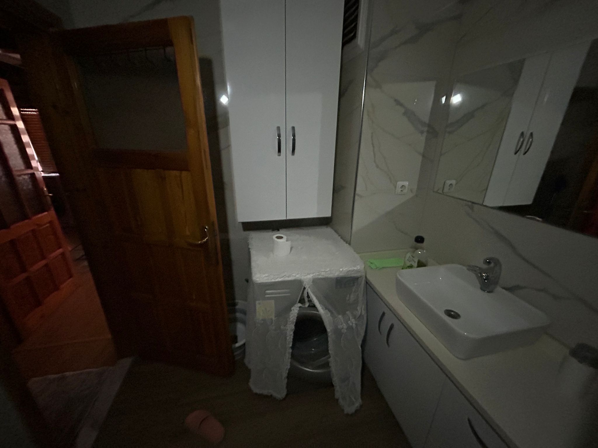 Eşyaları Hazır, Konforu Tam: Cumhuriyet Mahallesi’nde 2+1 Ara Kat