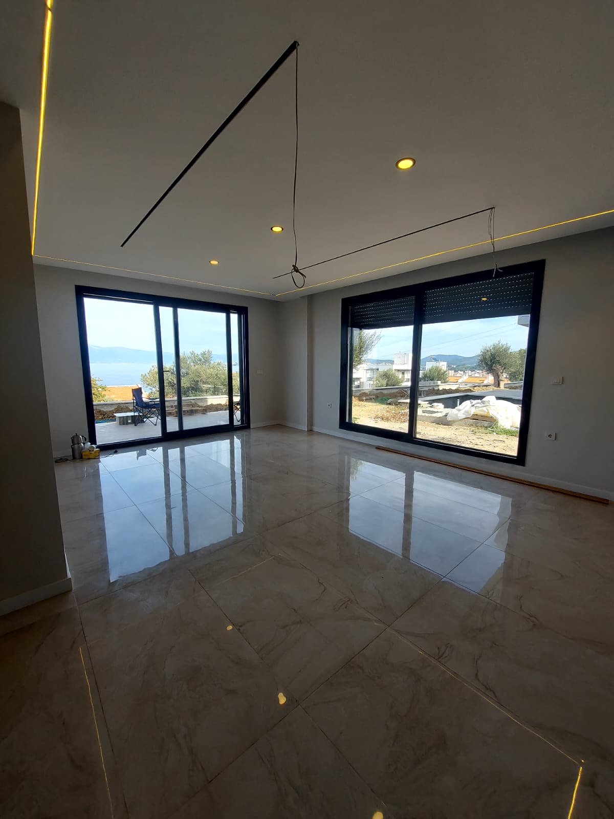 DENİZİ UYANDIĞINIZ AN GÖRÜN! KARAAĞAÇ SAHİLDE ÖZEL HAVUZLU 4+1 VİLLA