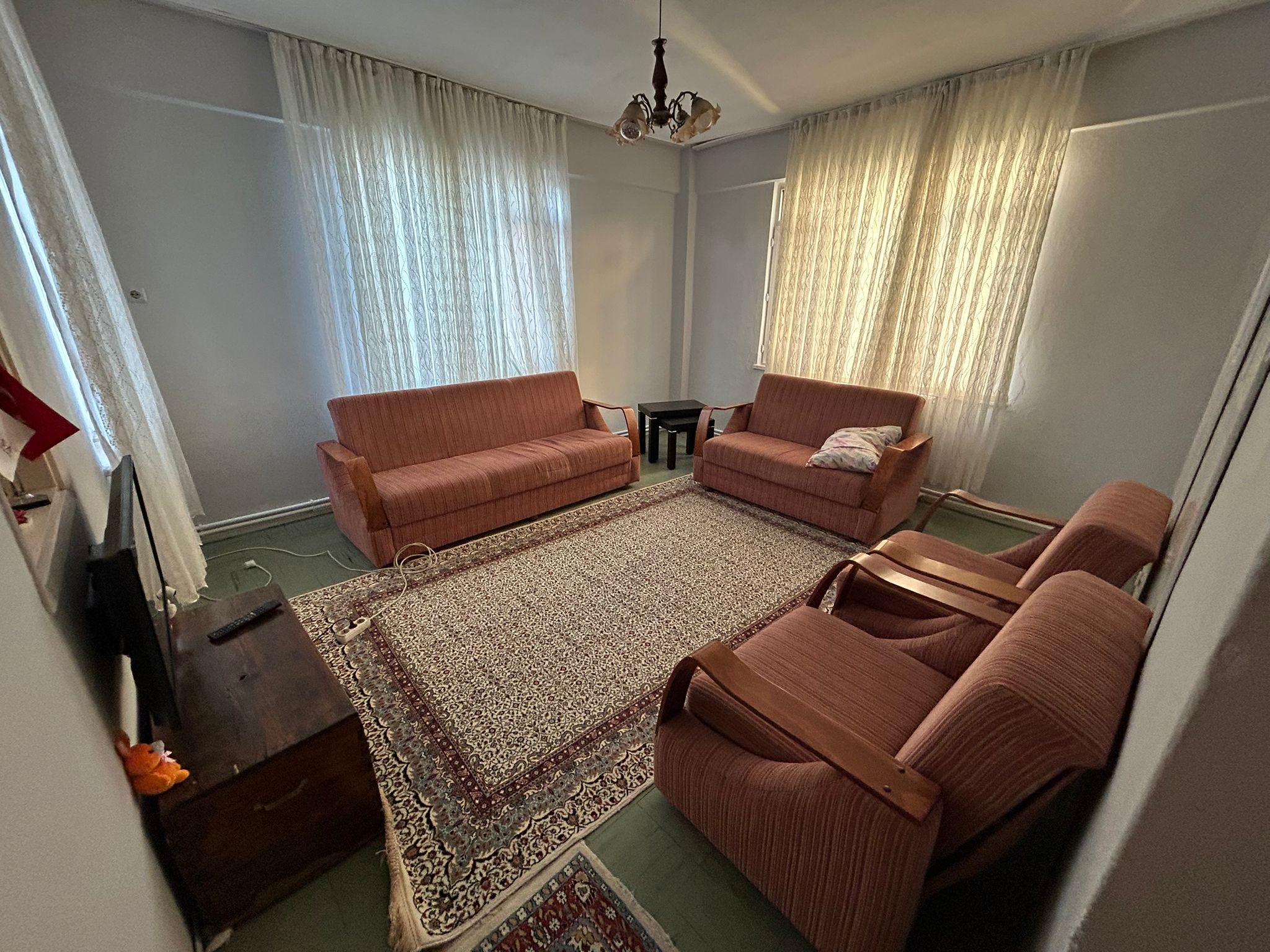 Cumhuriyet Mah. 3+1 Doğalgazlı 140 M2 Daire Satılık