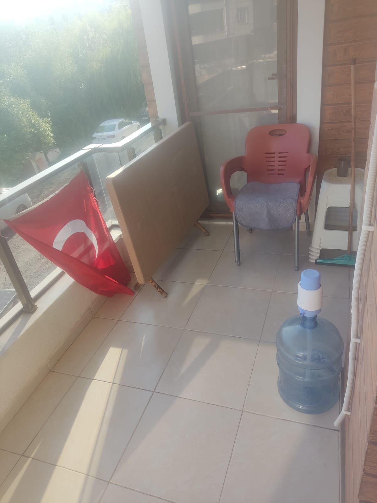 AKÇAY ALTINKUM'DA DENİZE 300 METRE EŞYALI 2+1 KİRALIK DAİRE (GÜNLÜK KİRALIK )