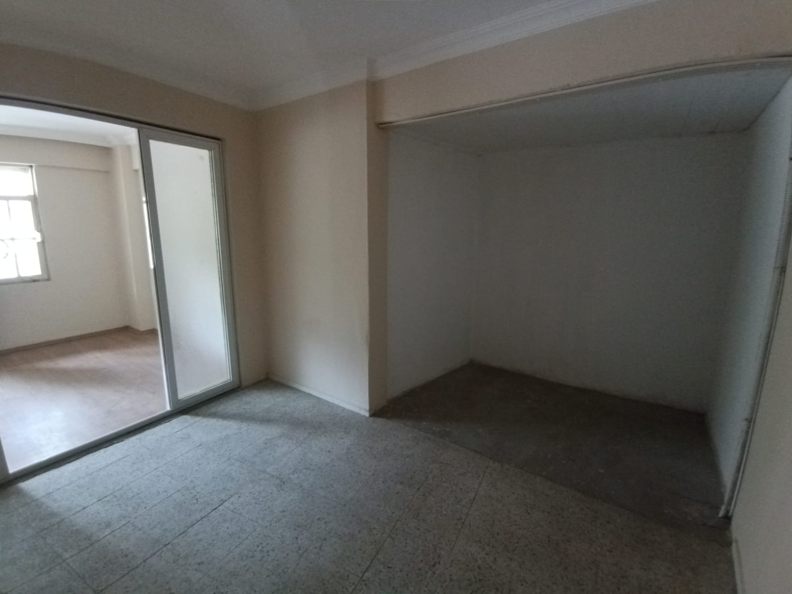 HEKİMZADE MAHALLESİNDE SATILIK 2+1 DAİRE