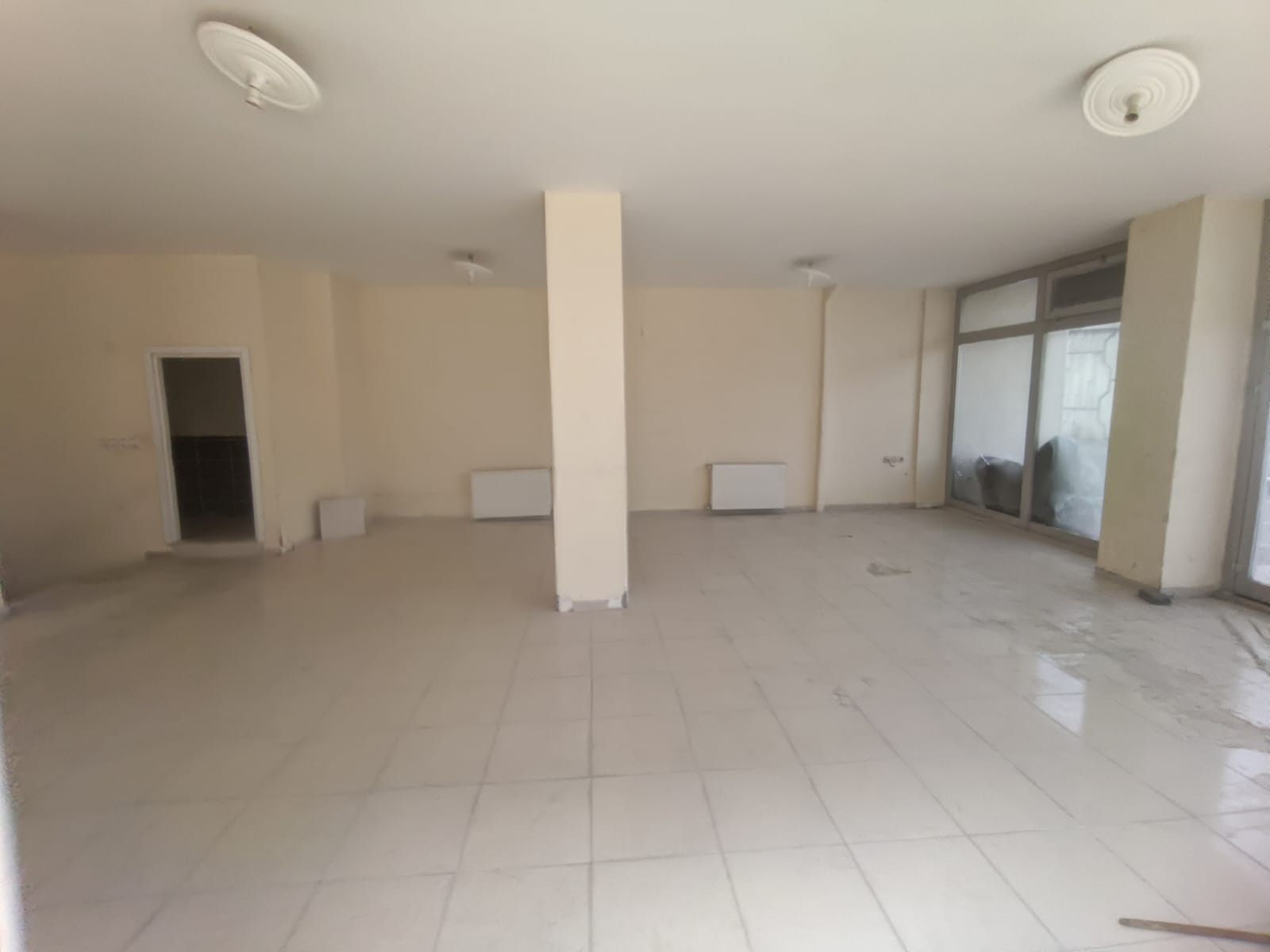 EDREMİT GAZİCELAL’DE KÖŞE KONUMDA 150 m² KİRALIK DÜKKAN