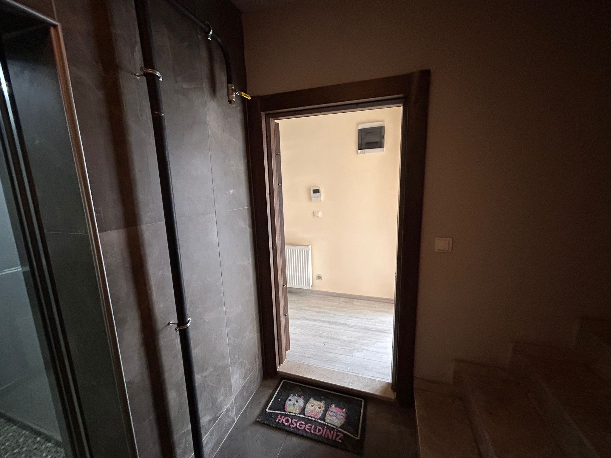AKÇAY İKİZÇAY MAHALLESİNDE SATILIK ARA KAT 3+1 LÜKS DAİRE (EİDS NO. 1001423)