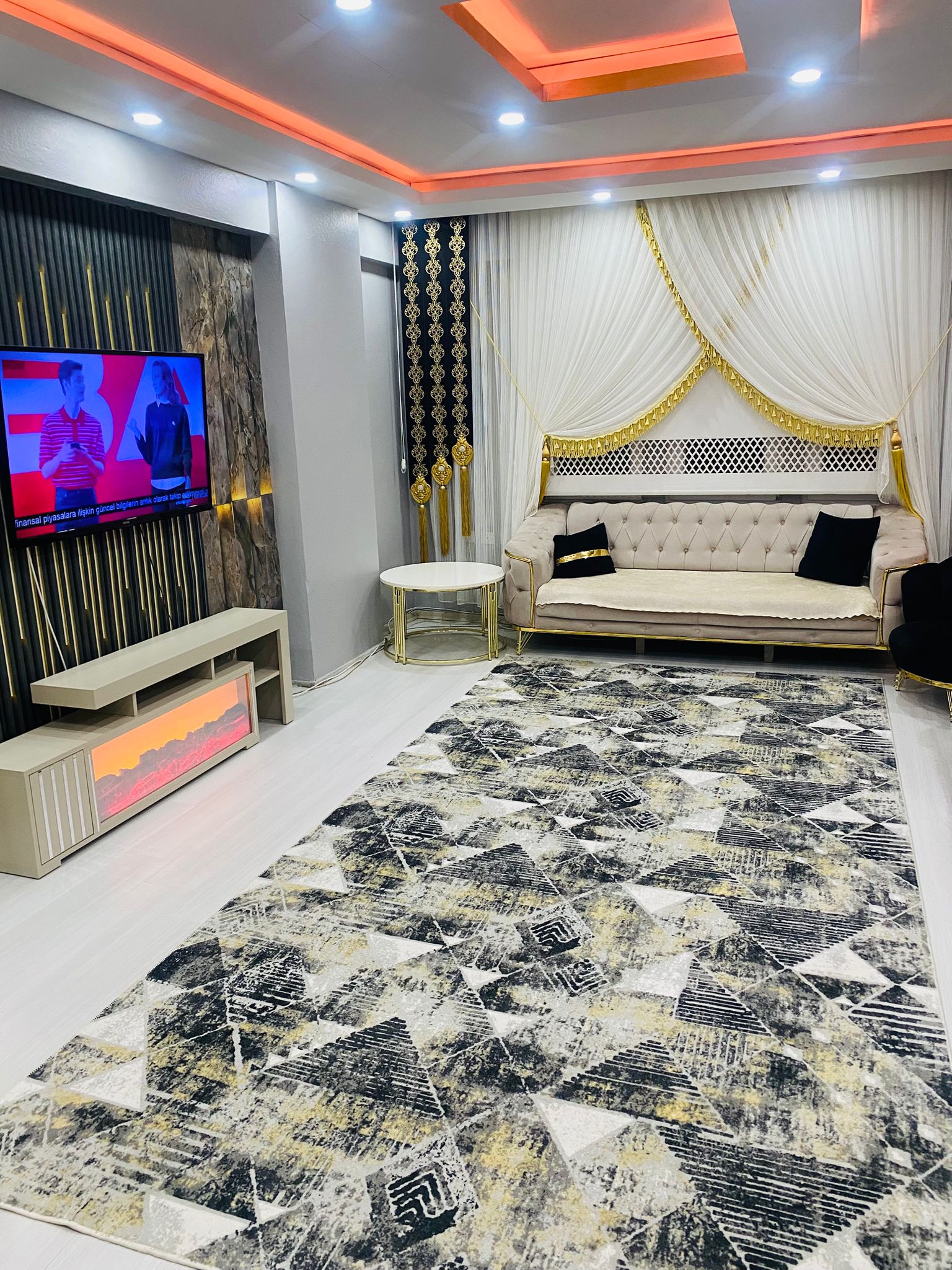 Edremit Cumhuriyet Meydanına 100 m 3+1 satılık daire