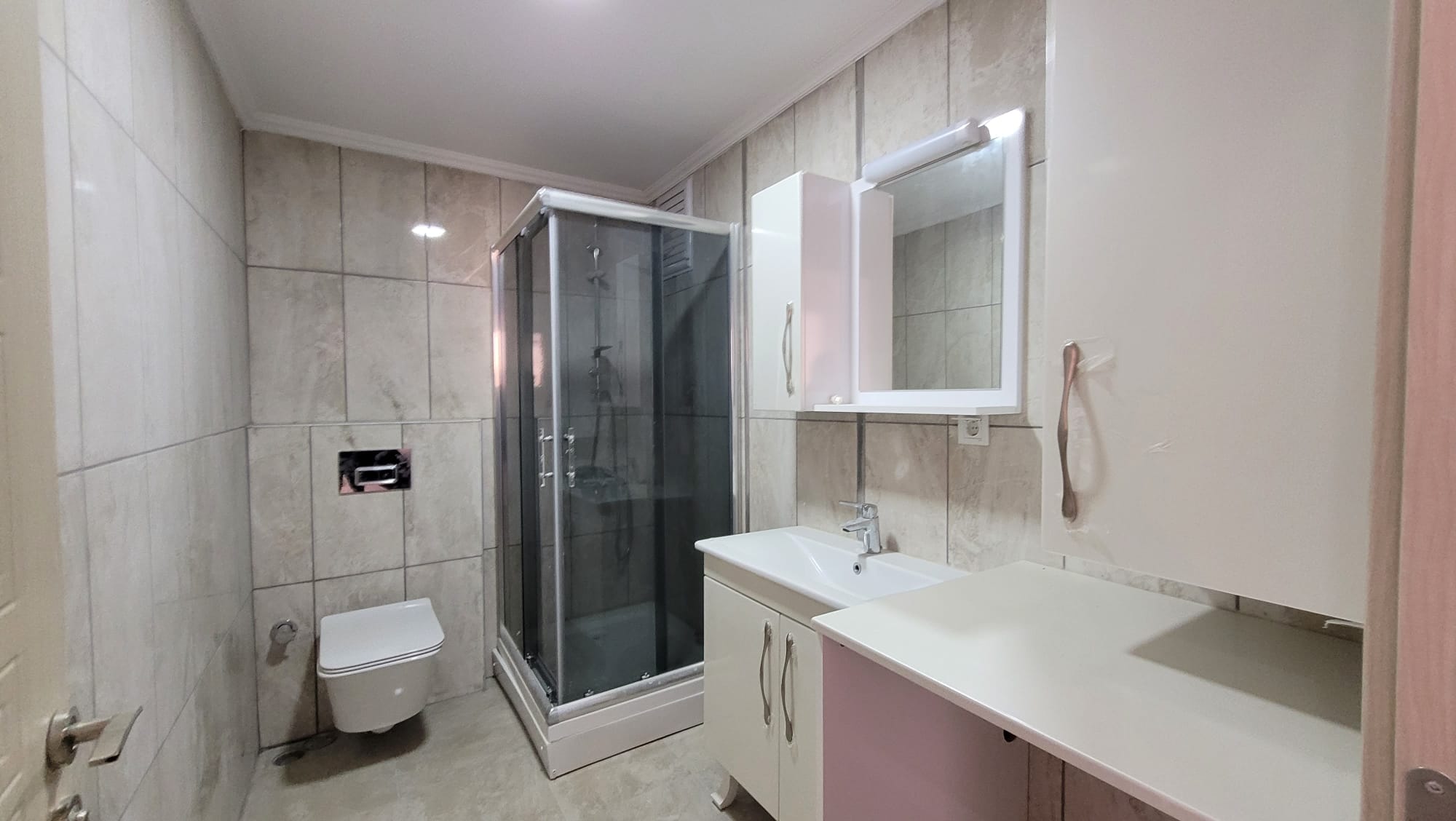 BALIKESİR EDREMİT GÜRE’DE KOMPLE SATILIK SIFIR APARTMAN – DENİZE 250M, EŞSİZ MANZARA!
