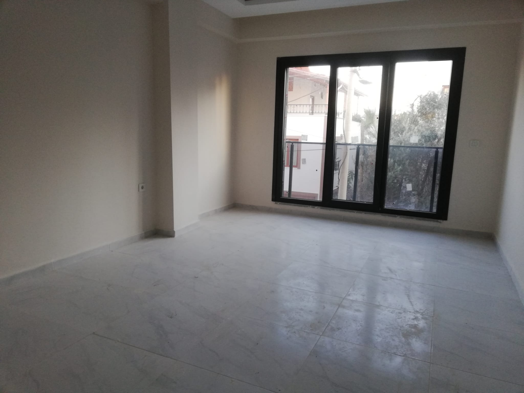 AVCILAR'DA DENİZE 150 M. SIFIR 4+1 VİLLA