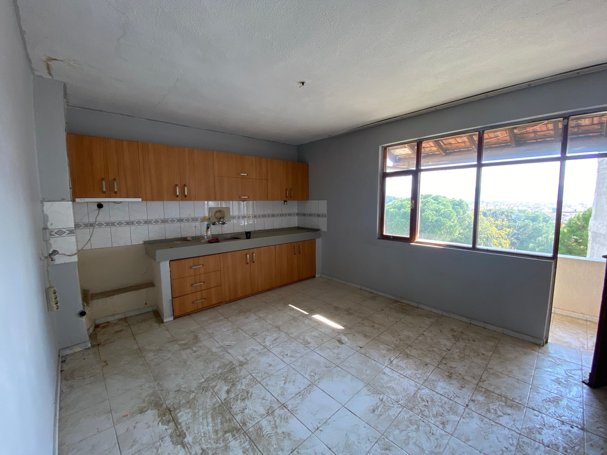 BALIKESİR EDREMİT HEKİMZADE MAHALLESİNDE SATILIK 2+1 DAİRE