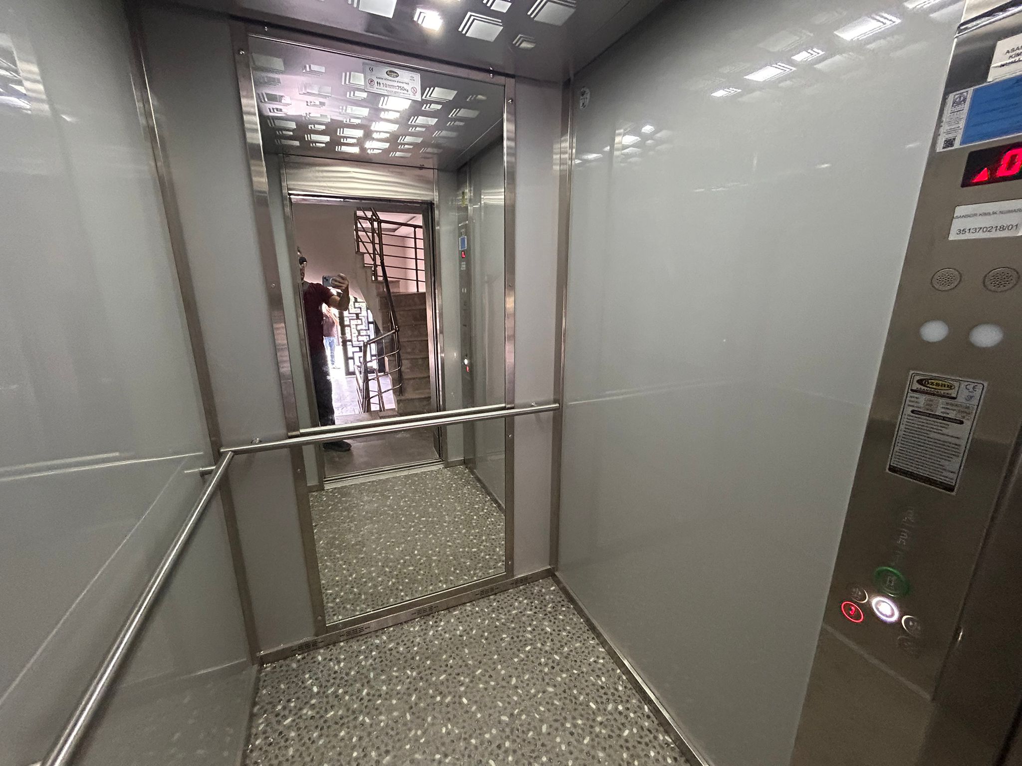 AKÇAY İKİZÇAY MAHALLESİNDE SATILIK ARA KAT 3+1 LÜKS DAİRE (EİDS NO. 1001423)