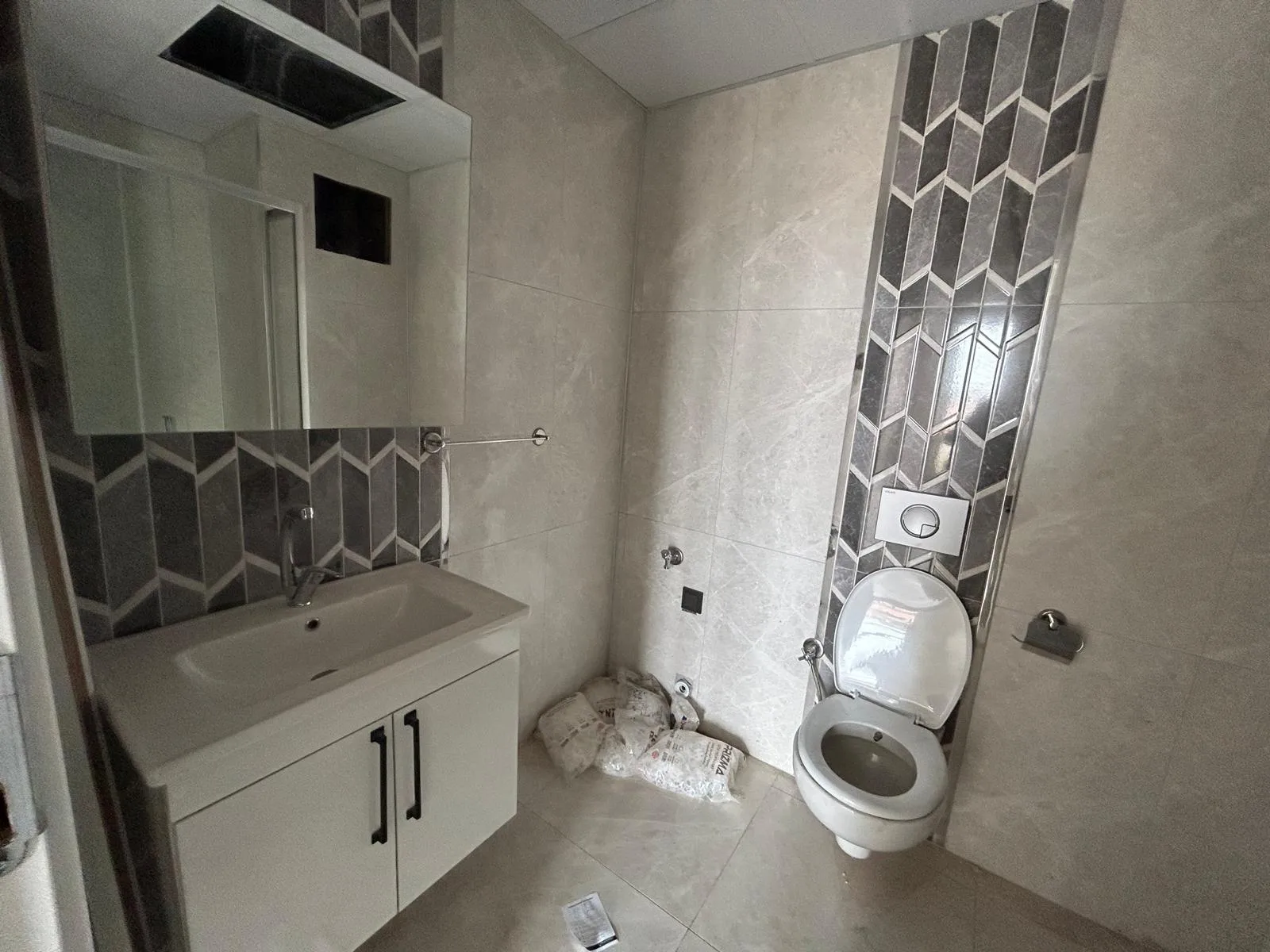 EDREMİT MANZARALI KİRALIK 3+1 DAİRE (EİDS NO : 1001423 )
