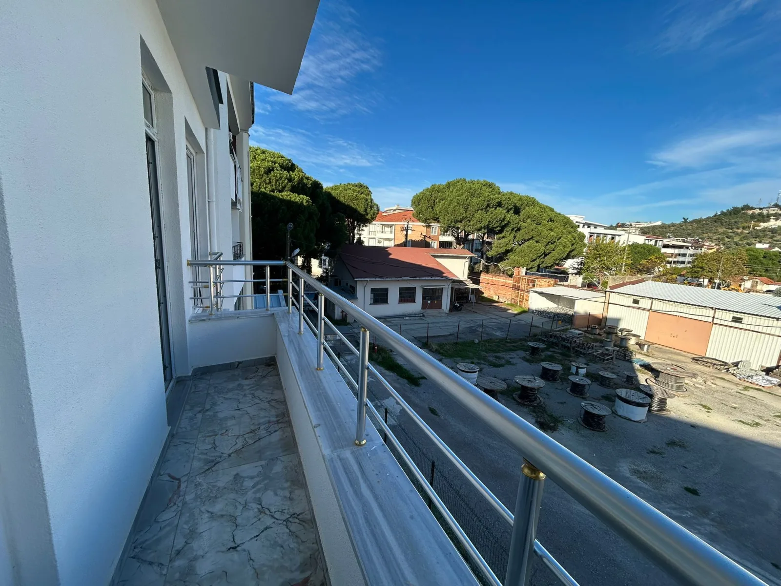 TUZCUMURAT MAHALLESİNDE KİRALIK 2+1 SIFIR DAİRE