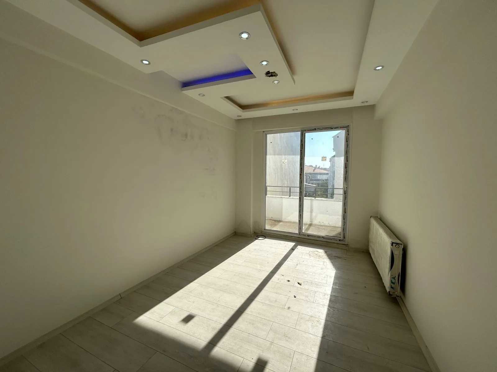 BURHANİYE YENİ MAHALLEDE SATILIK 2+1 GİRİŞ KAT DAİRE