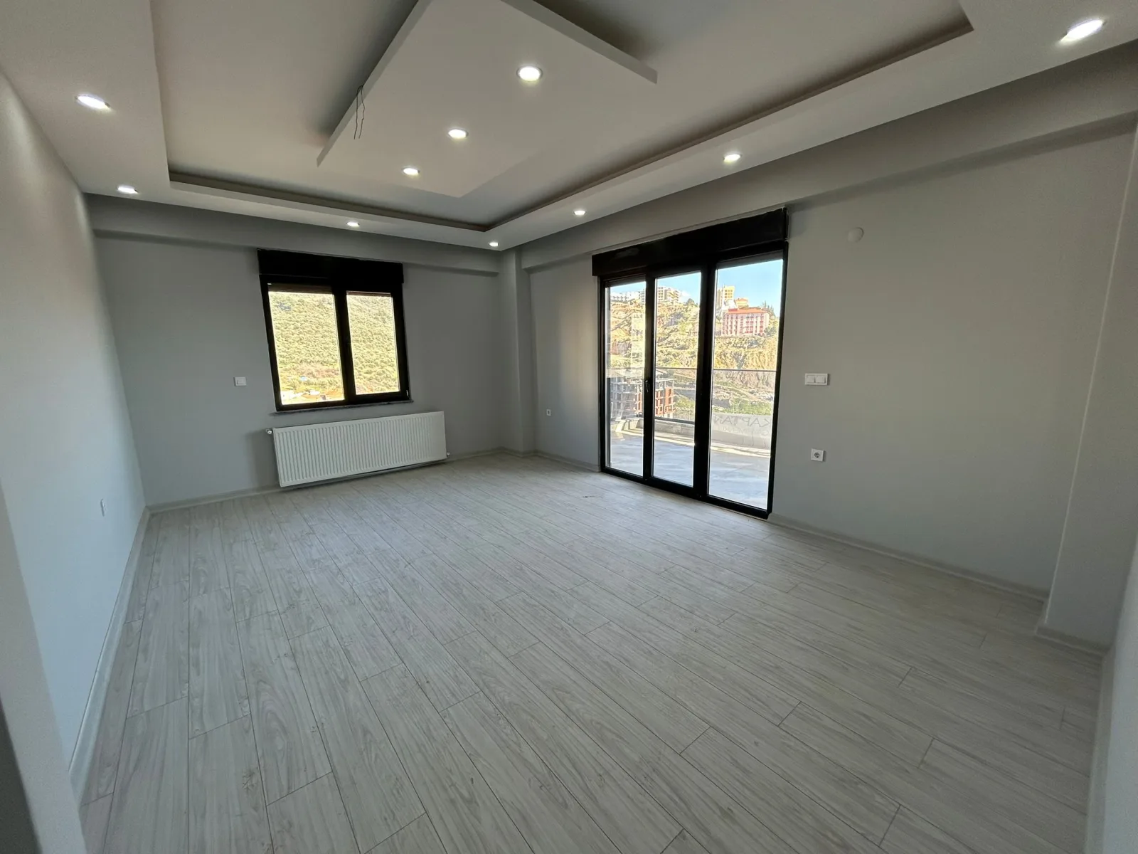 ATATÜRK MAHALLESİ’NİN EN GÜZEL YERİNDE SATILIK 3+1 DAİRE ( 6 Numara)