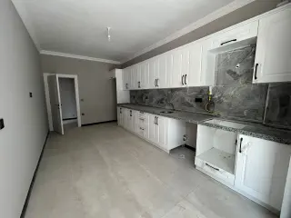 ATATÜRK'DE KİRALIK 2+1 SIFIR EBEVEYN BANYOLU DAİRE (EİDS NO : 1001423 )