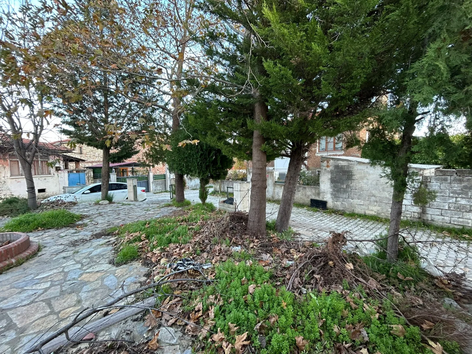 Çamlıbel’in kalbinde, Köy meydanında kiralık 157 m² bahçe (EİDS NO : 1001423 )