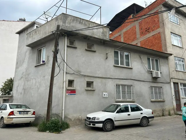 EDREMİT TUZCUMURAT’TA SATILIK MÜSTAKİL 2 KATLI EV – KÖŞE PARSEL, TERASLI, OTOPARKLI! ( EİDS NO : 1001423 )