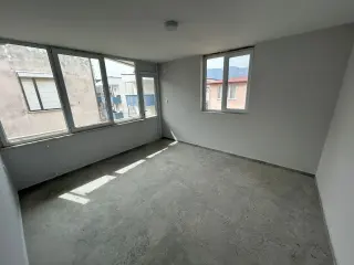 AKÇAY’DA DENİZE 100M – SIFIR YENİLENMİŞ 2+1 TERASLI KİRALIK DAİRE