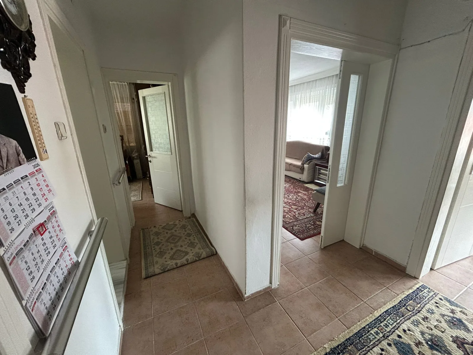 AKÇAY’IN KALBİNDE, DENİZE 100 METRE MESAFEDE 2+1 EŞYALI KİRALIK DAİRE!