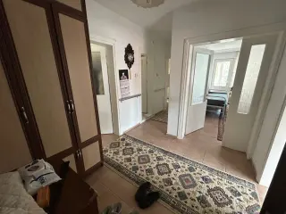 AKÇAY’IN KALBİNDE, DENİZE 100 METRE MESAFEDE 2+1 EŞYALI KİRALIK DAİRE!