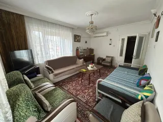 AKÇAY’IN KALBİNDE, DENİZE 100 METRE MESAFEDE 2+1 EŞYALI KİRALIK DAİRE!