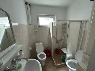 AKÇAY’IN KALBİNDE, DENİZE 100 METRE MESAFEDE 2+1 EŞYALI KİRALIK DAİRE!