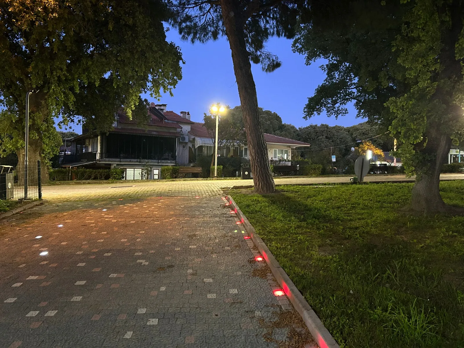 Burhaniye Ören Mahallesi’nde Doğa ve Deniz Manzaralı Satılık Villa Tipi Daire (EİDS NO : 1001423 )