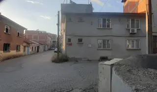 EDREMİT TUZCUMURAT’TA SATILIK MÜSTAKİL 2 KATLI EV – KÖŞE PARSEL, TERASLI, OTOPARKLI! ( EİDS NO : 1001423 )