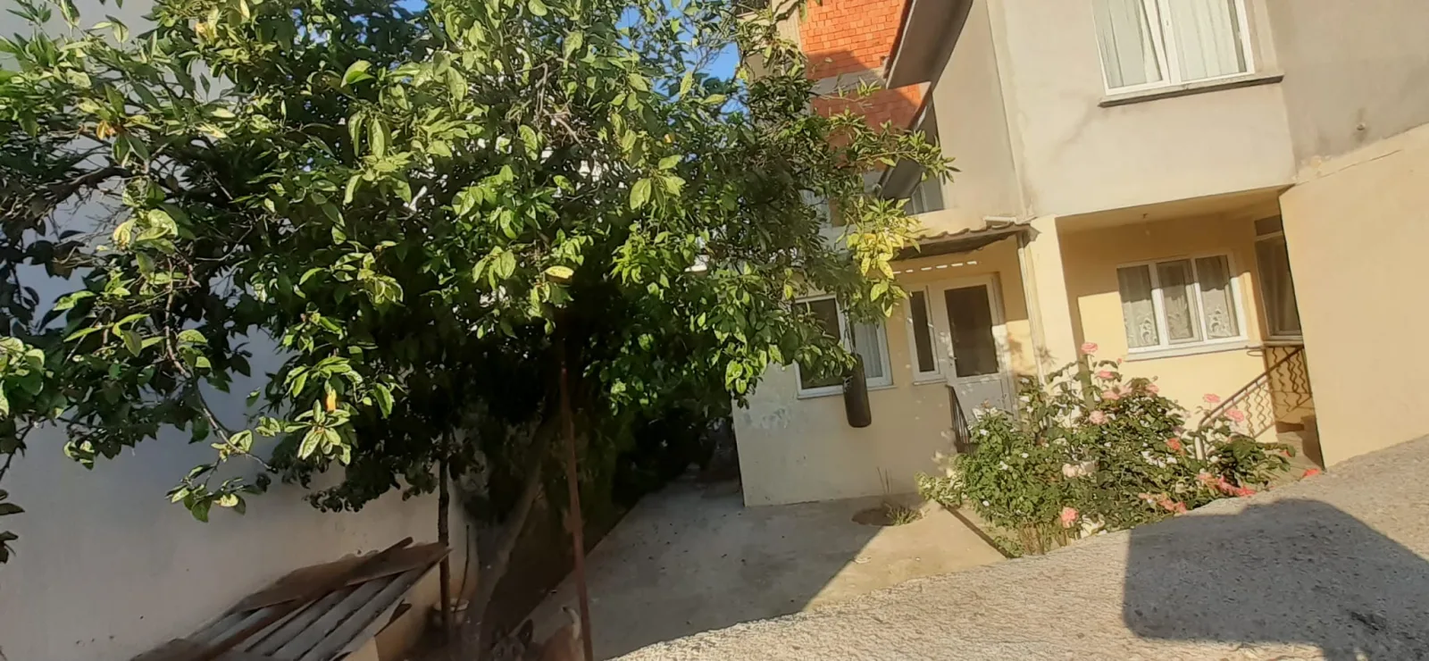 EDREMİT TUZCUMURAT’TA SATILIK MÜSTAKİL 2 KATLI EV – KÖŞE PARSEL, TERASLI, OTOPARKLI! ( EİDS NO : 1001423 )