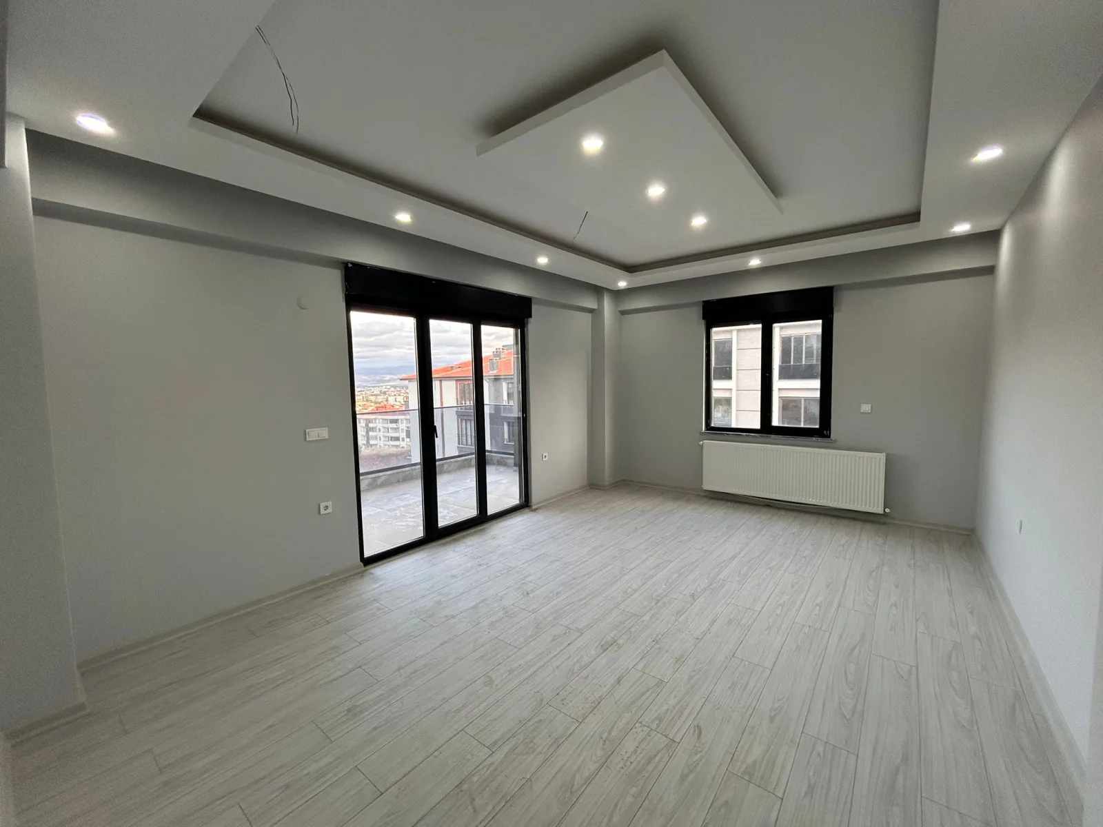 ATATÜRK MAHALLESİ'NDE KİRALIK LÜKS 3+1 DAİRE ( 7 NUMARALI DAİRE )