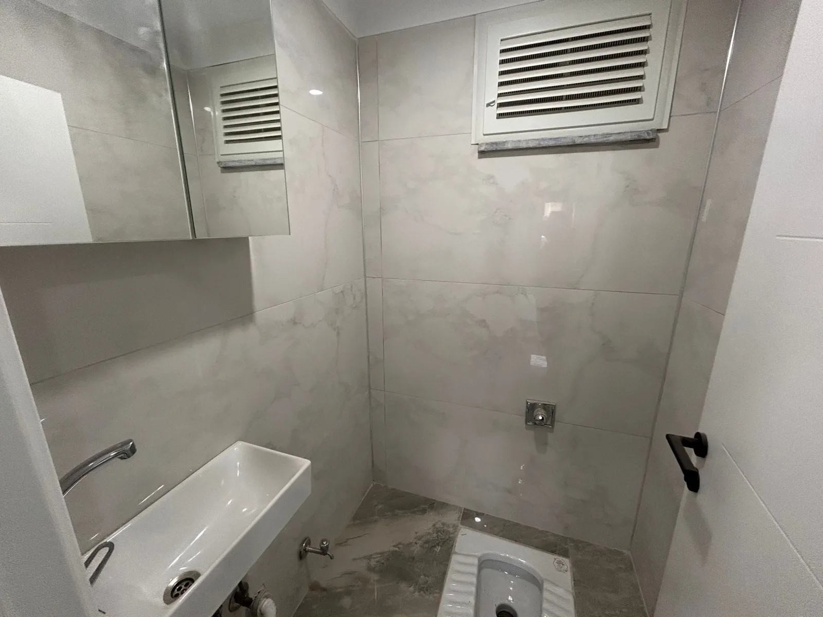 ATATÜRK MAHALLESİ'NDE KİRALIK LÜKS 3+1 DAİRE  ( 12 NUMARA )