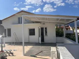 AKÇAY’DA DENİZE 100M – SIFIR YENİLENMİŞ 2+1 TERASLI KİRALIK DAİRE